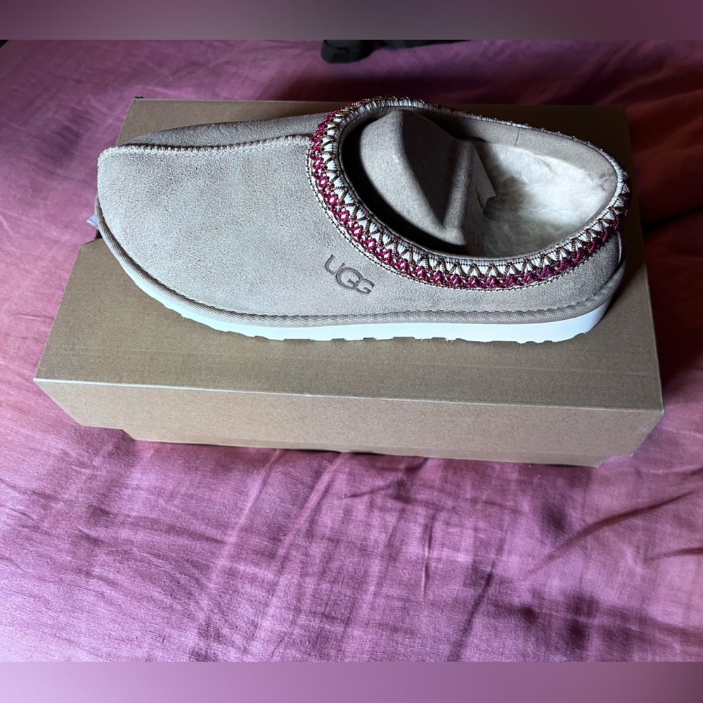 UGG tasman